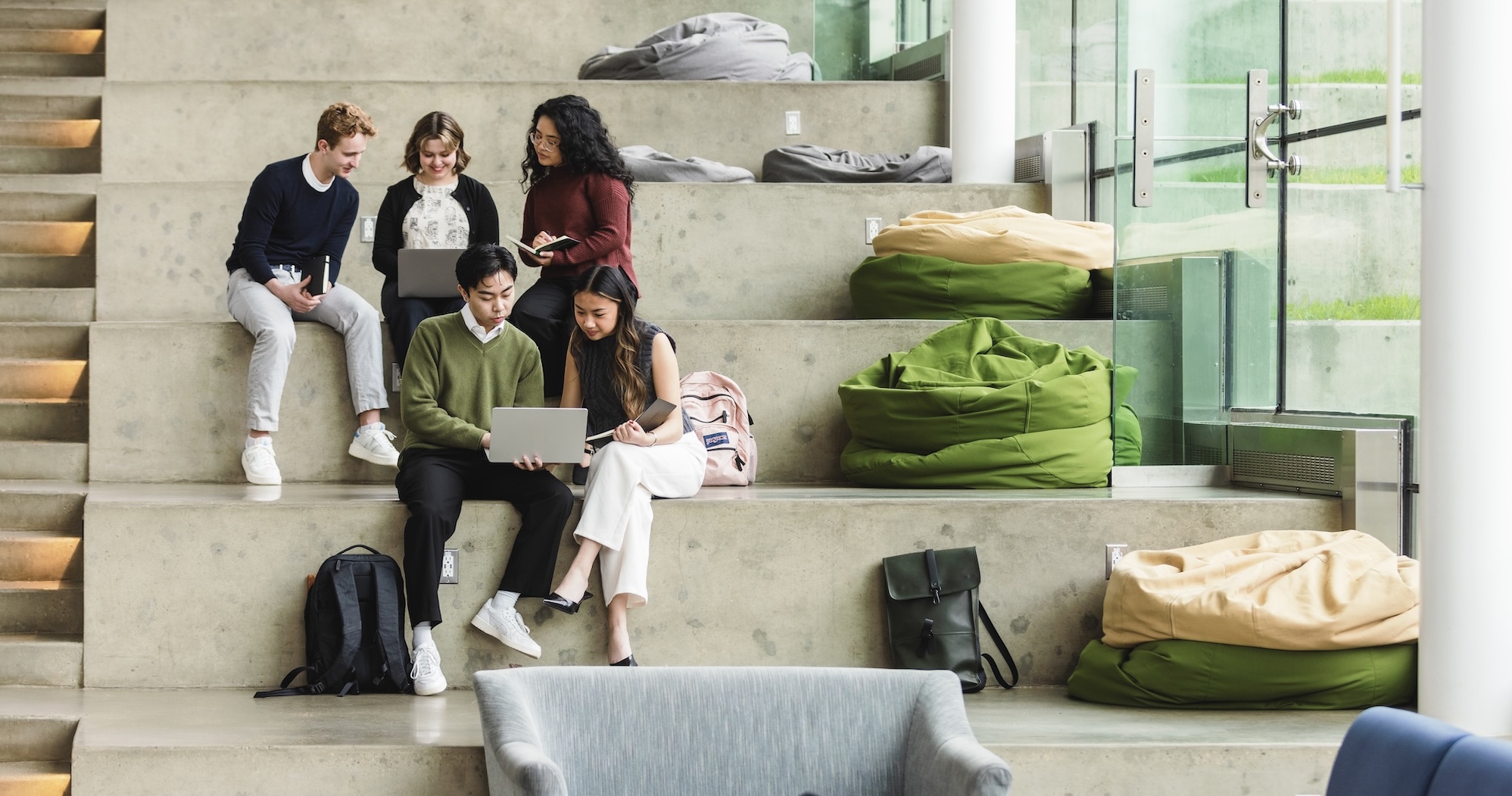 The students sit on the steps