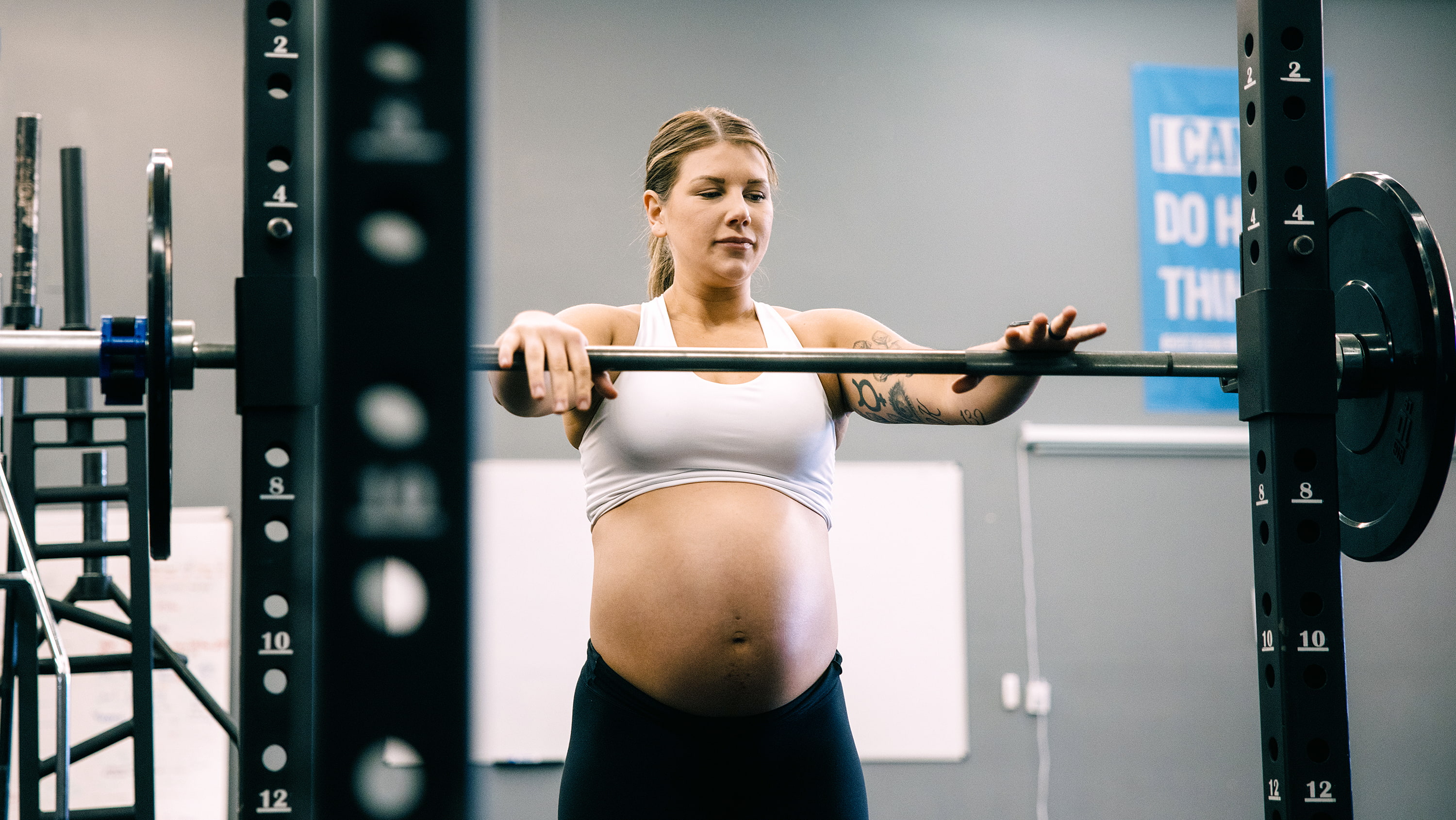 Pregnant woman lifts weights. (Photo: Getty Images)
