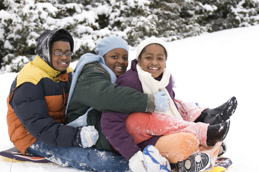 kids-tobogganing