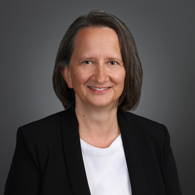 Headshot of Dr. Elaine Yacyshyn.