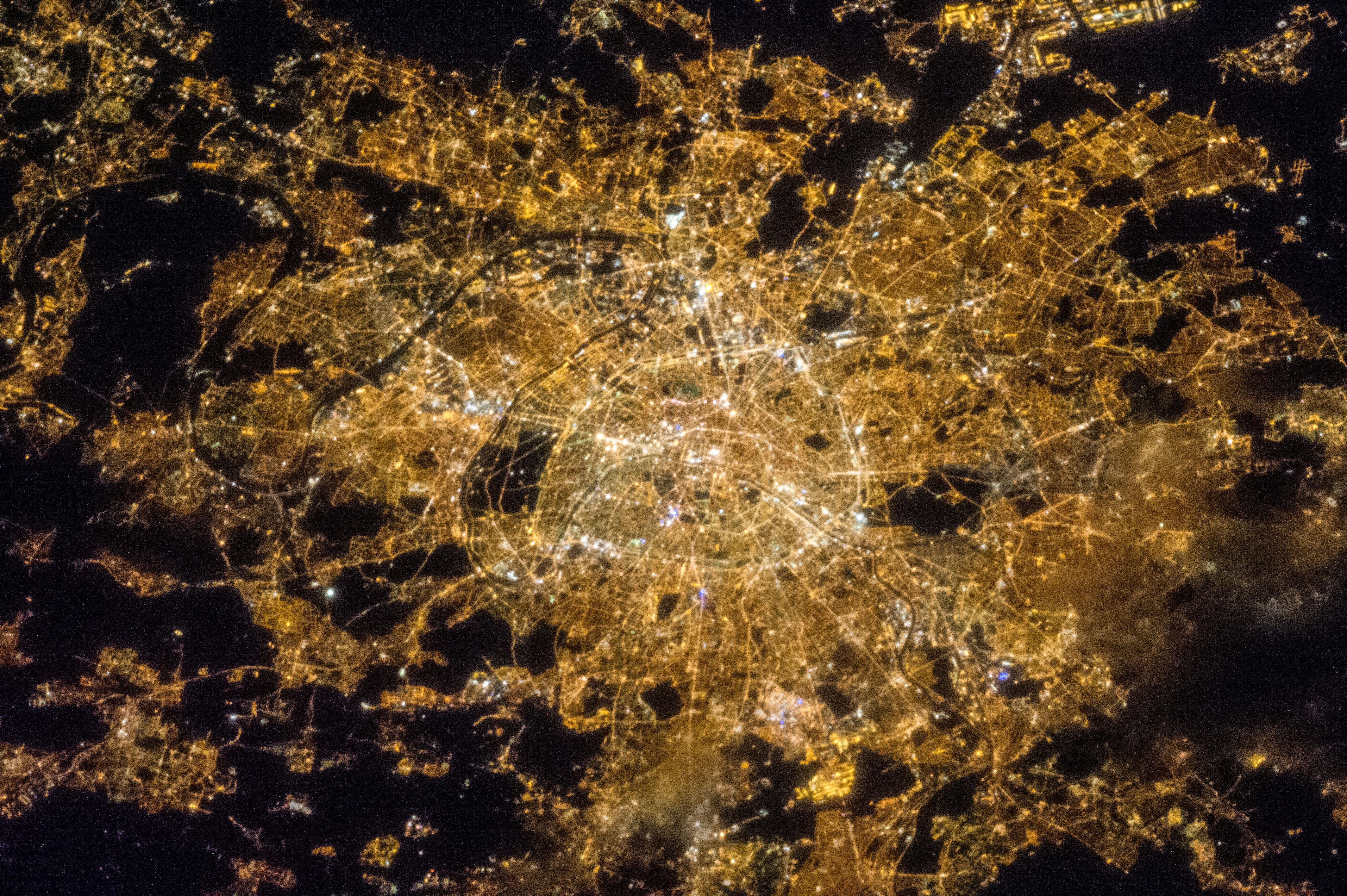 iss-35_night_image_of_paris,_france.jpg